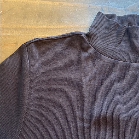 NWT LOFT Womens Dark Brown Short Sleeve Mock Neck Tee - Picture 7 of 9